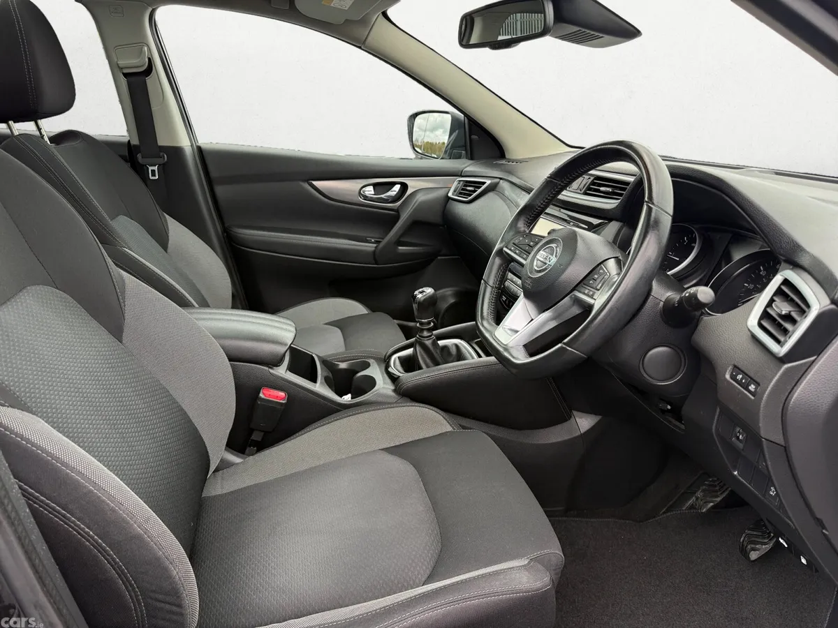 Nissan Qashqai Hatchback, Diesel, 2018, Black