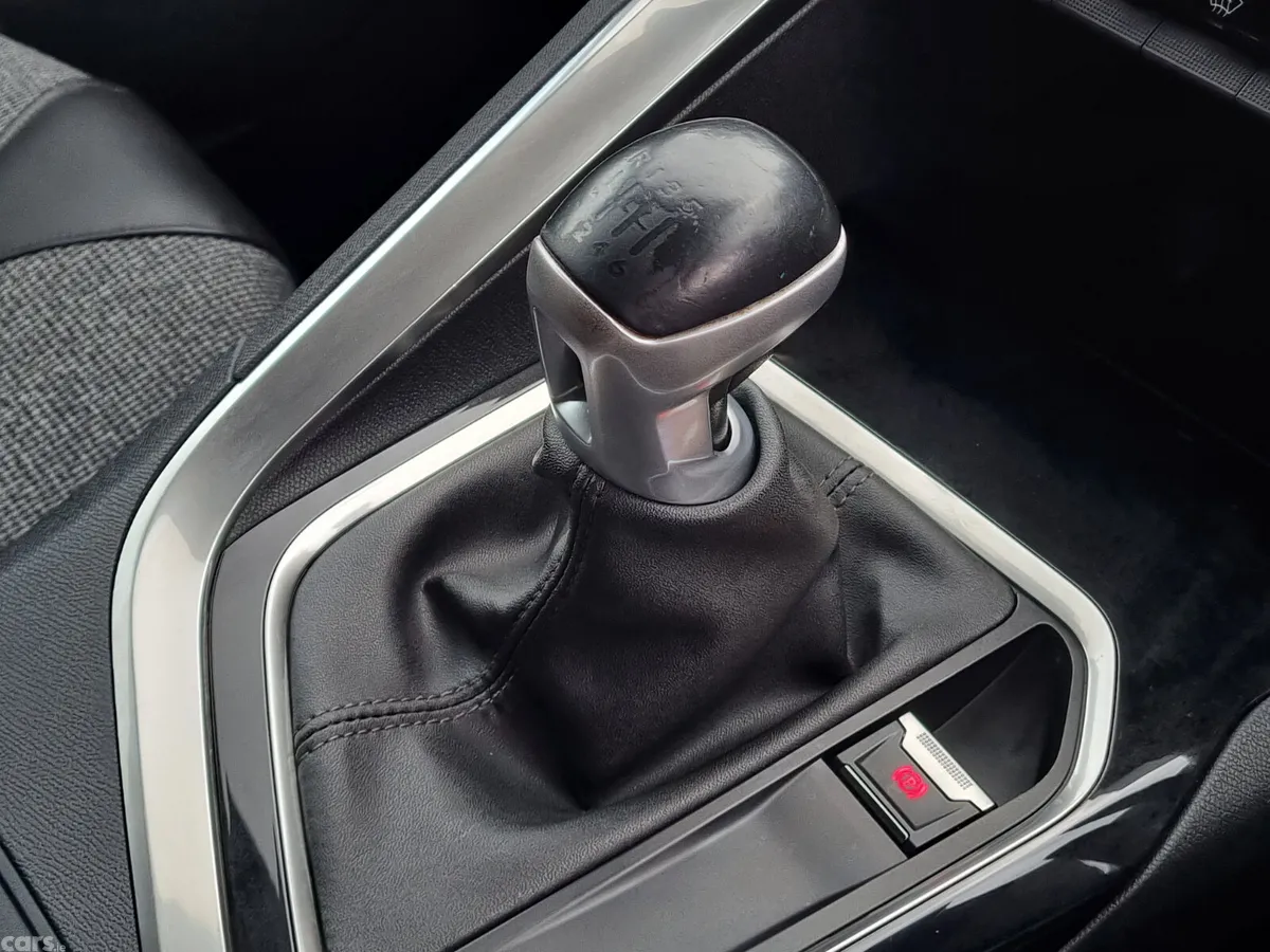 Peugeot 3008 SUV, Petrol, 2018, Grey