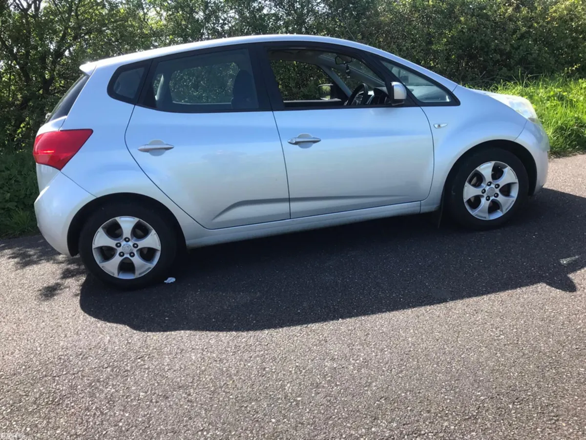Kia Venga MPV, Diesel, 2011, Silver