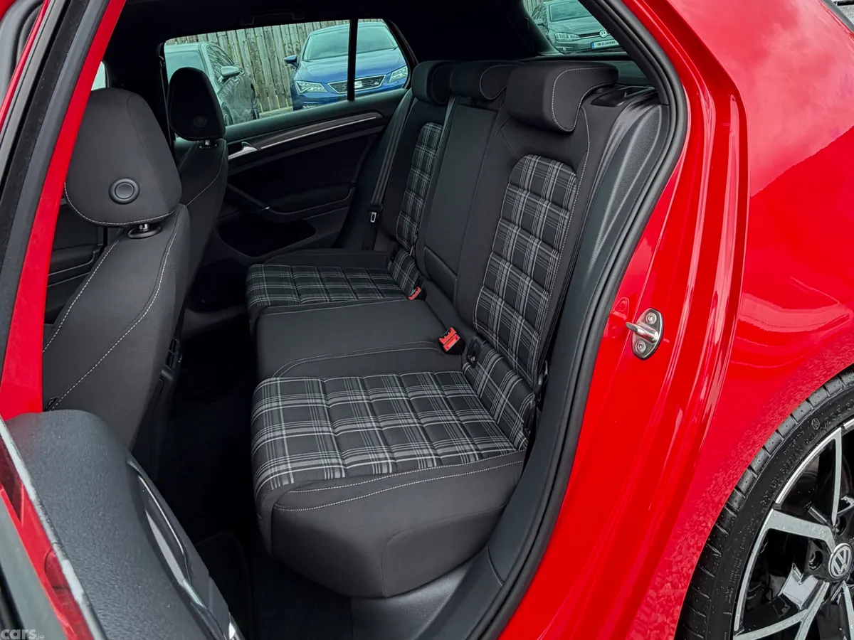 Volkswagen Golf Estate, Diesel, 2018, Red