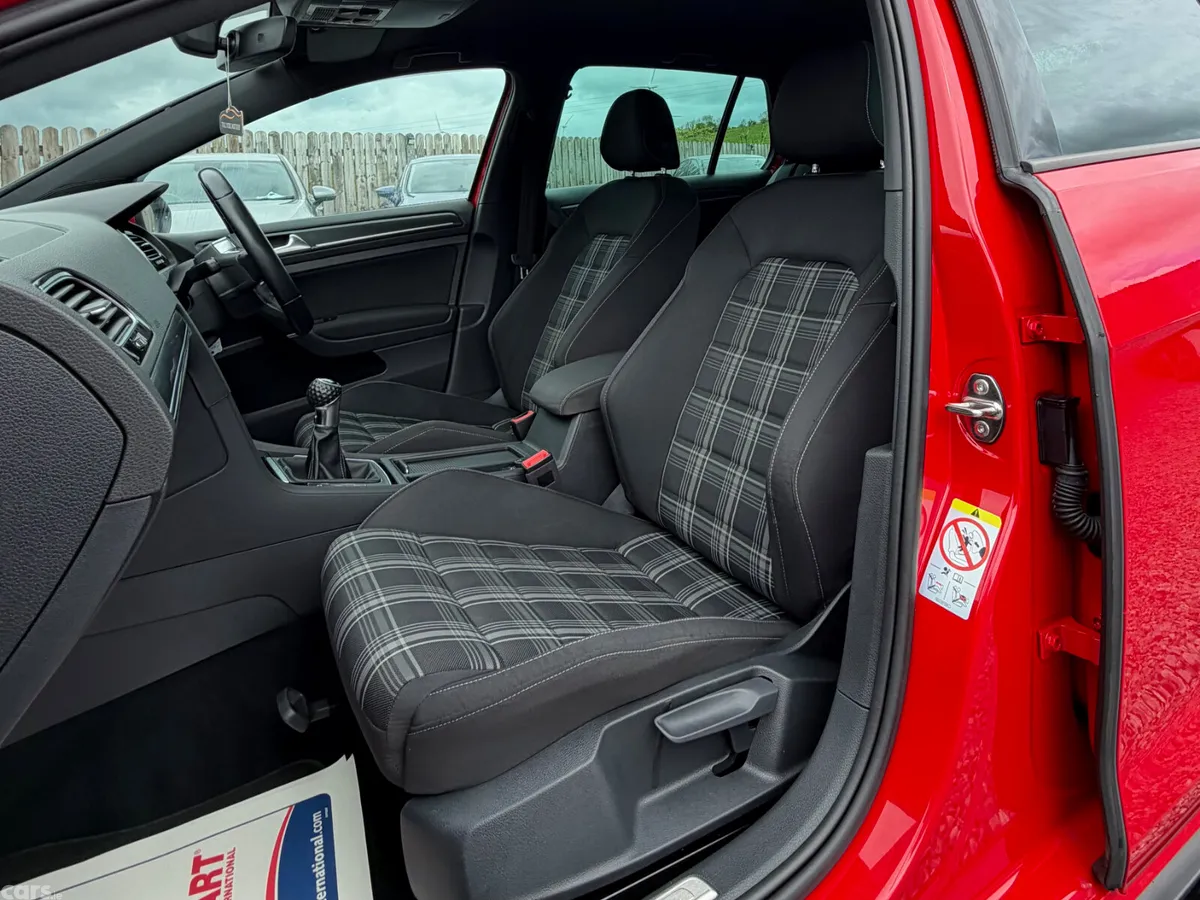Volkswagen Golf Estate, Diesel, 2018, Red
