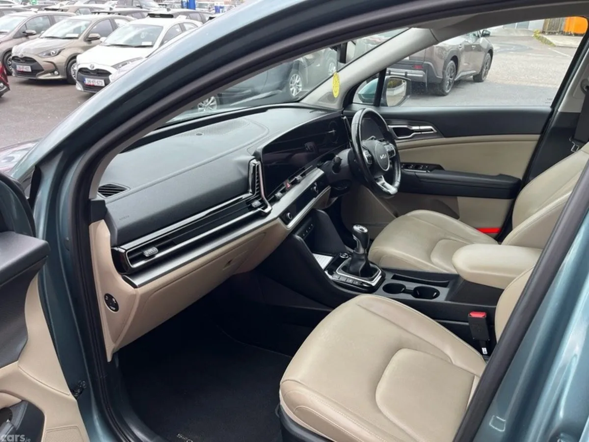 Kia Sportage MPV, Diesel, 2022, Grey