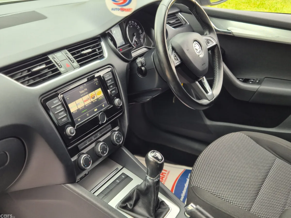 Skoda Octavia Saloon, Diesel, 2017, Grey