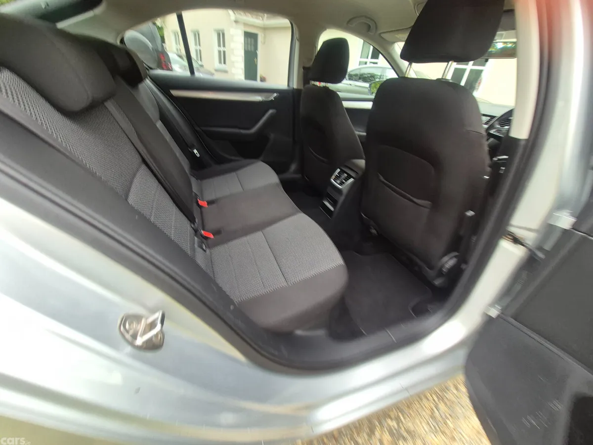 Skoda Octavia Saloon, Diesel, 2017, Grey