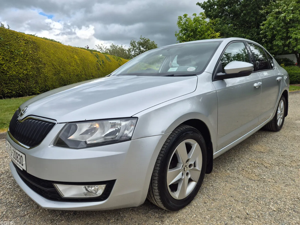 Skoda Octavia Saloon, Diesel, 2017, Grey