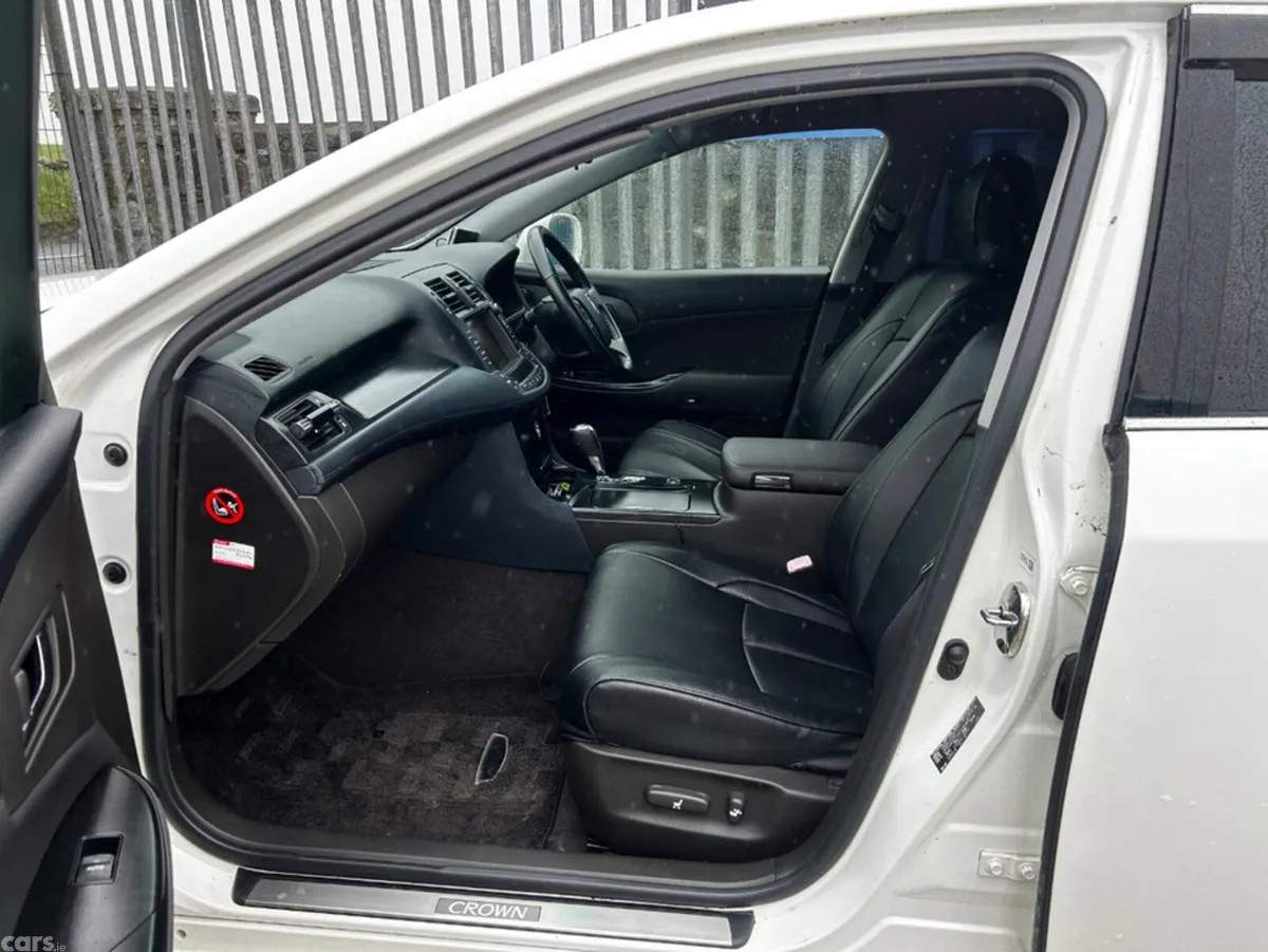 Toyota Crown Saloon, Petrol, 2009, White
