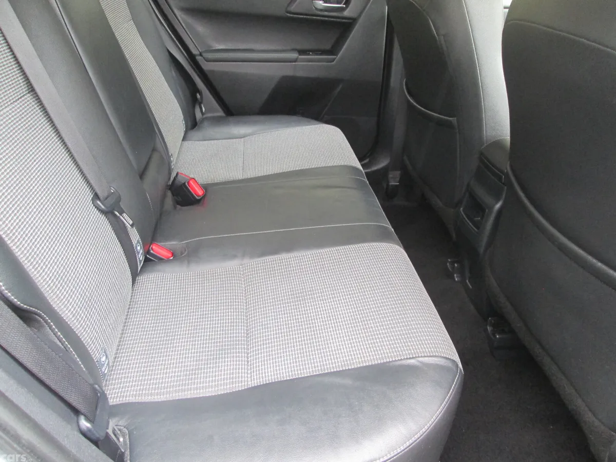 Toyota Auris Hatchback, Petrol, 2016, Silver