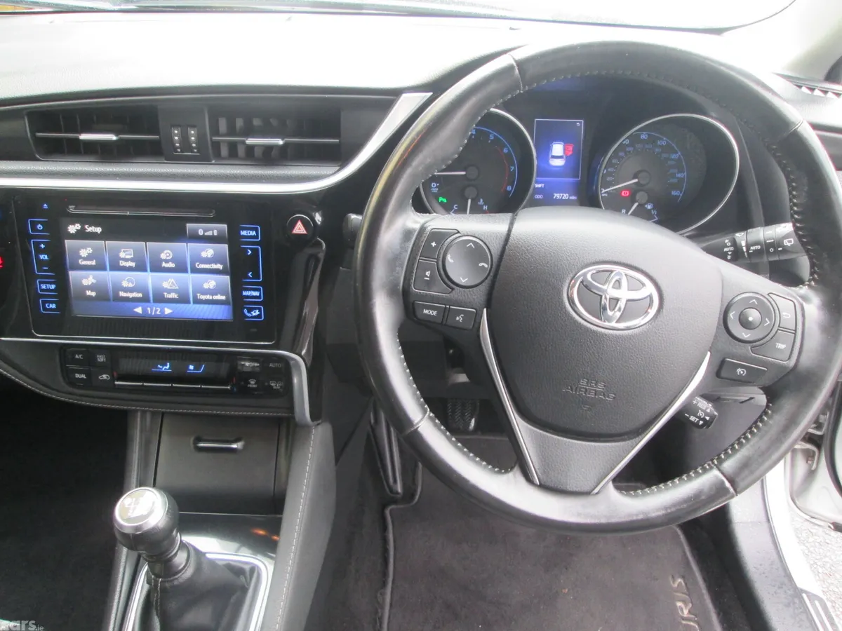 Toyota Auris Hatchback, Petrol, 2016, Silver