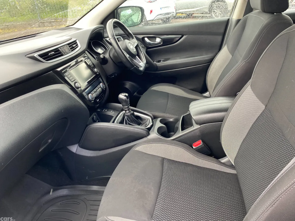 Nissan Qashqai MPV, Diesel, 2019, Black
