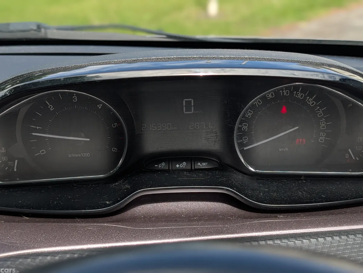 Peugeot 2008 SUV, Diesel, 2015, Grey