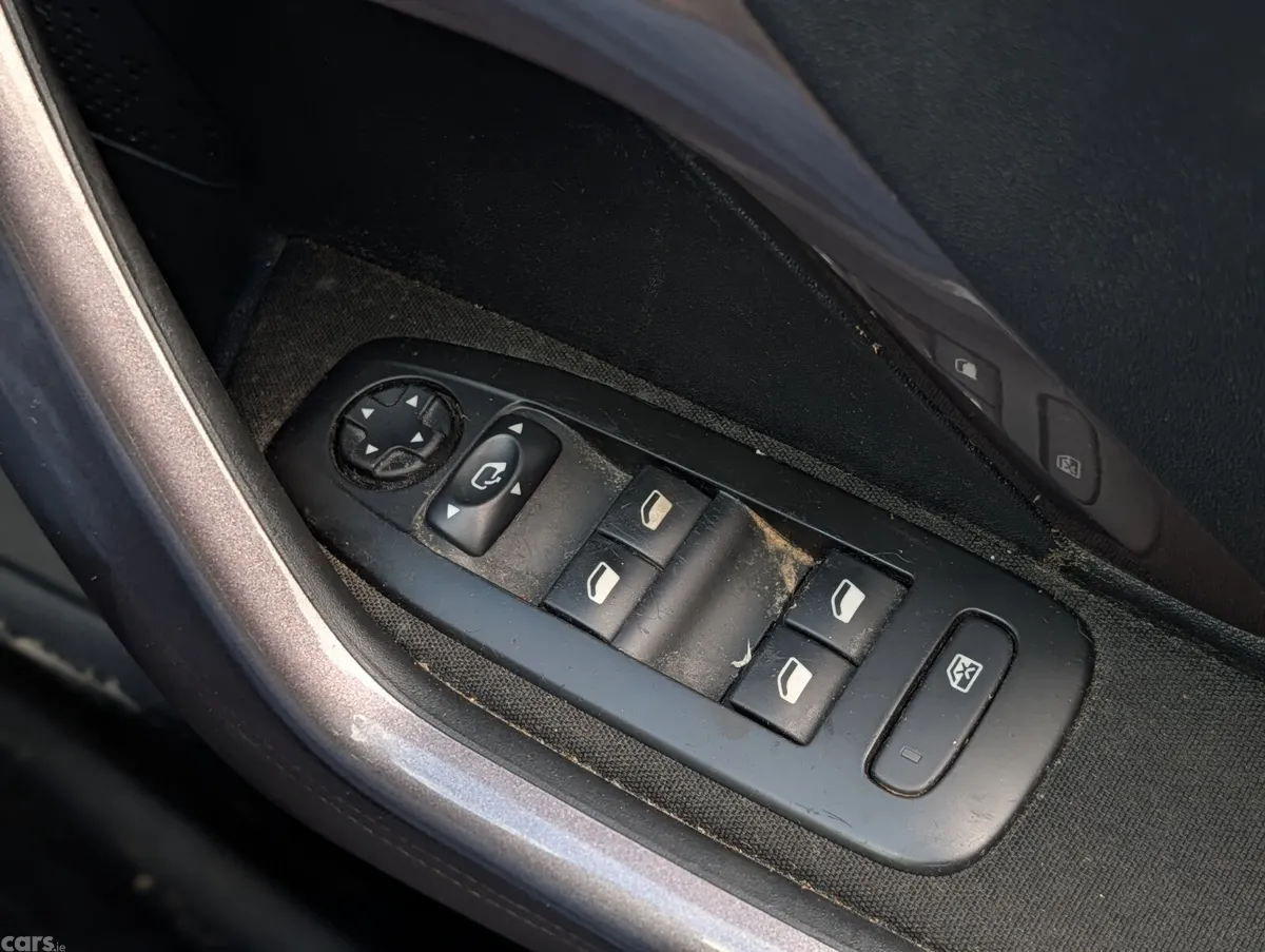Peugeot 2008 SUV, Diesel, 2015, Grey