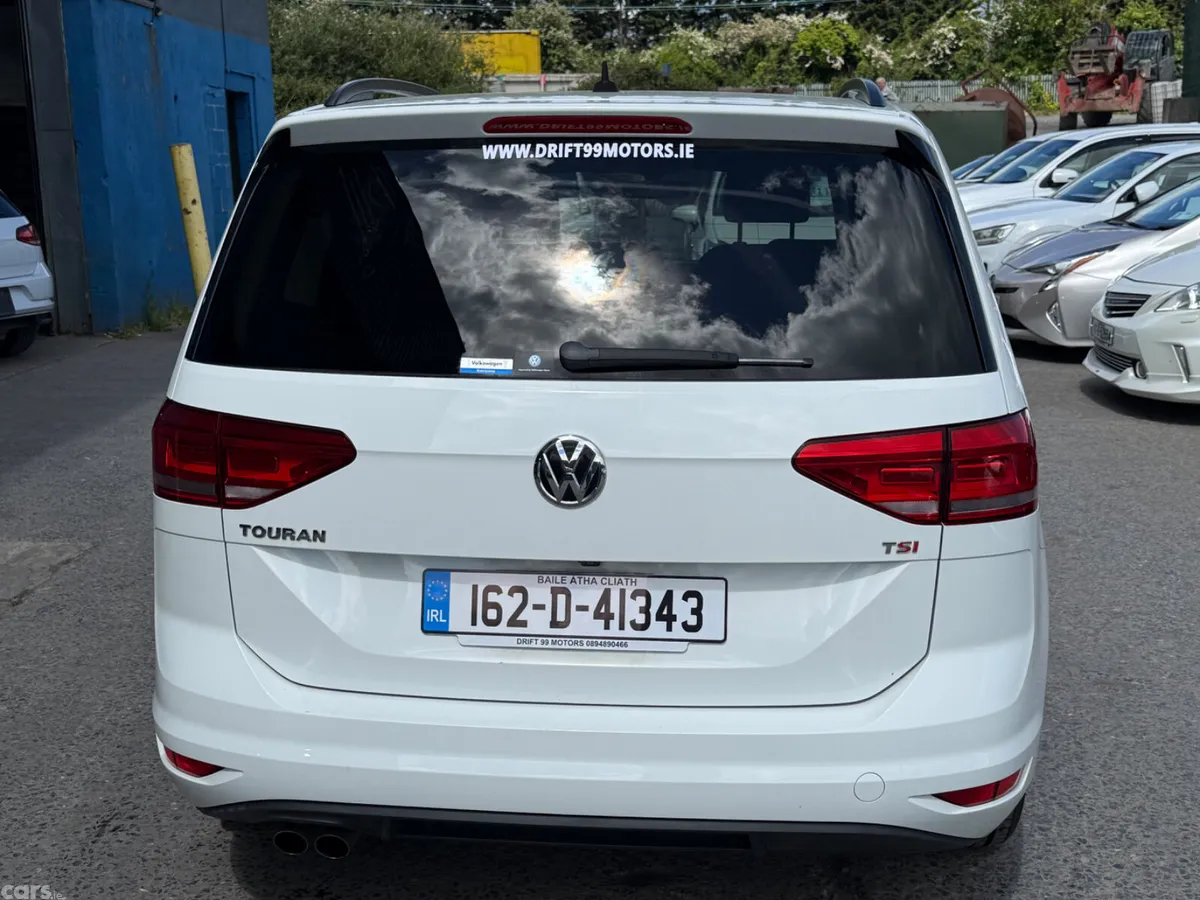 Volkswagen Touran MPV, Petrol, 2016, White