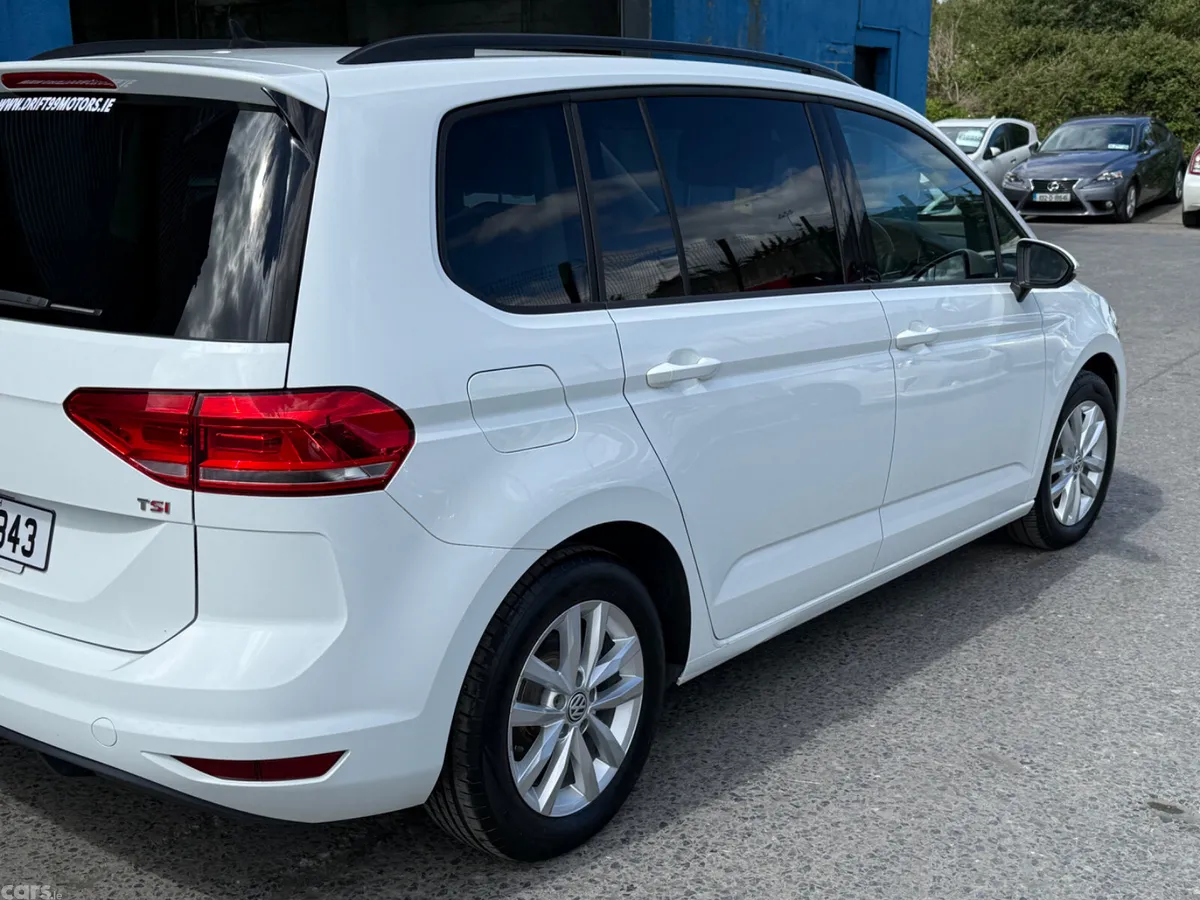 Volkswagen Touran MPV, Petrol, 2016, White