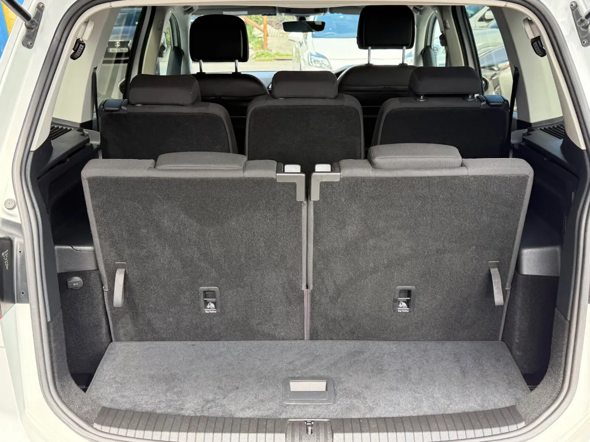Volkswagen Touran MPV, Petrol, 2016, White