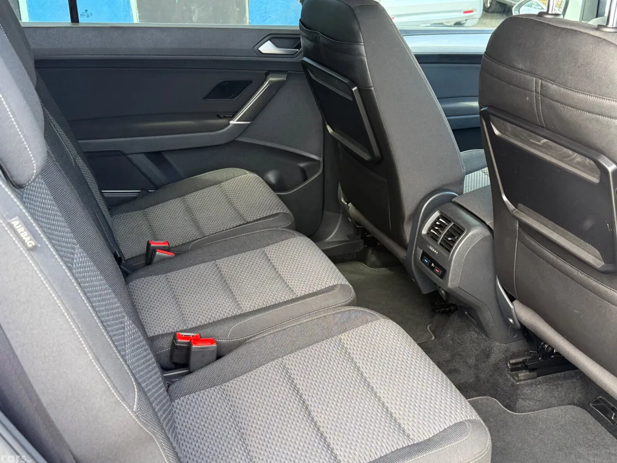 Volkswagen Touran MPV, Petrol, 2016, White