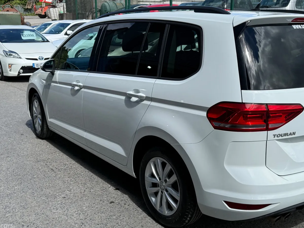 Volkswagen Touran MPV, Petrol, 2016, White