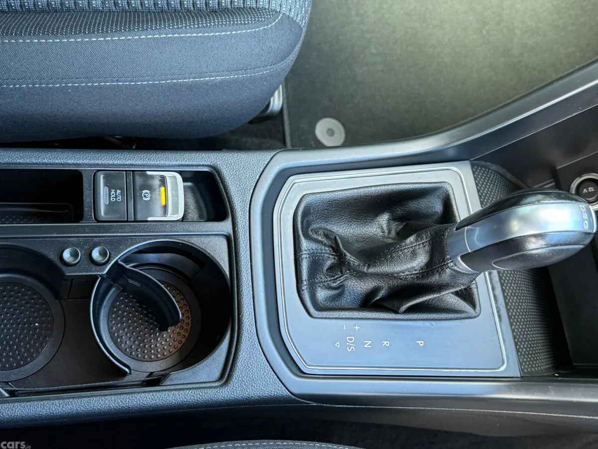 Volkswagen Touran MPV, Petrol, 2016, White