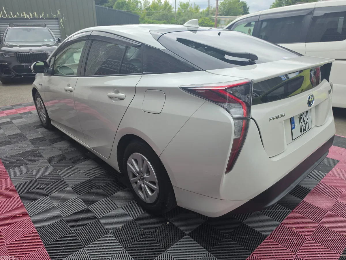 Toyota Prius Hatchback, Petrol Hybrid, 2016, White