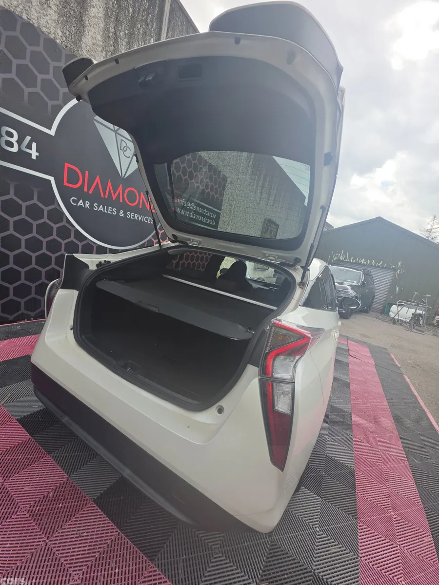 Toyota Prius Hatchback, Petrol Hybrid, 2016, White