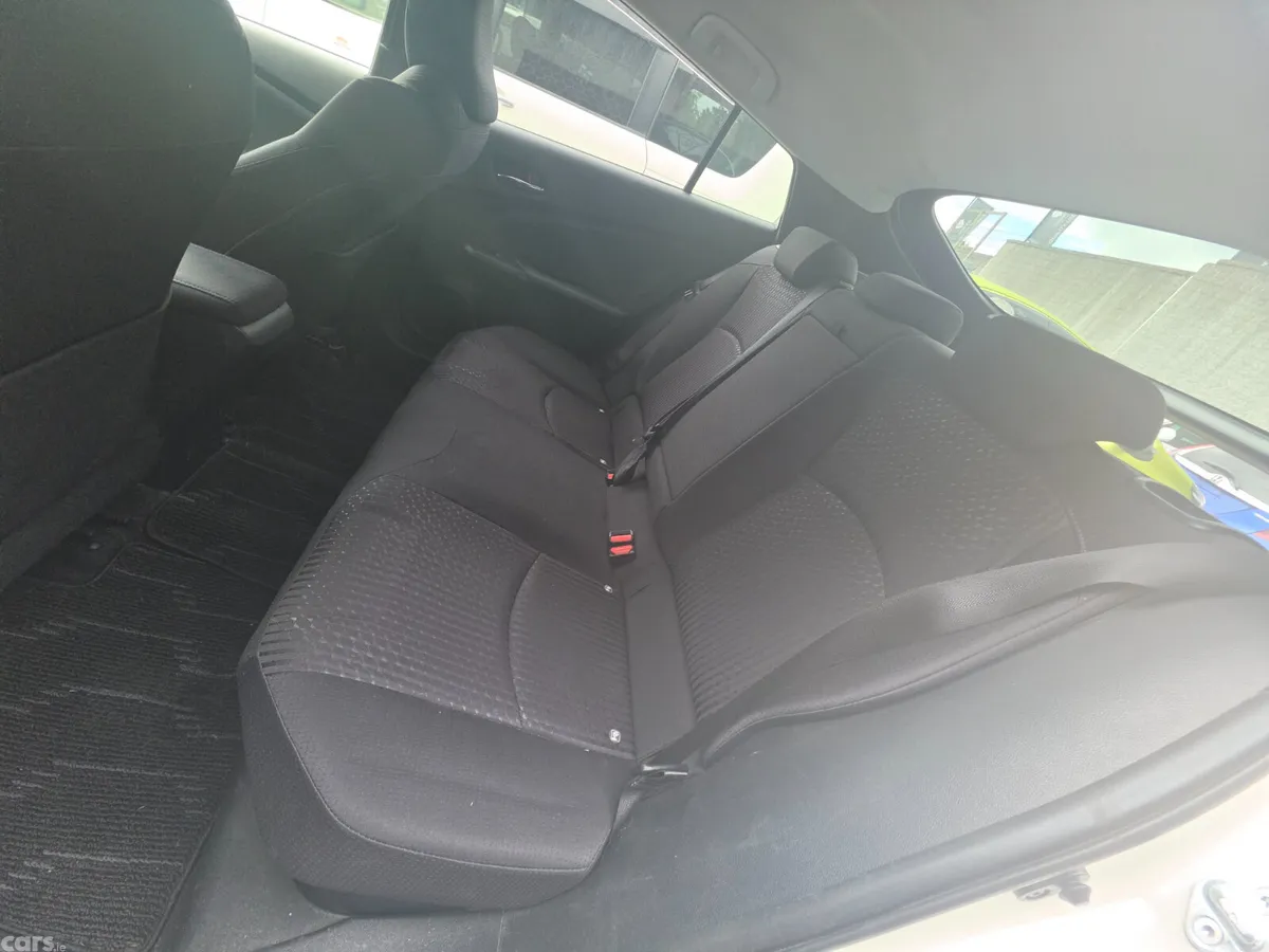 Toyota Prius Hatchback, Petrol Hybrid, 2016, White