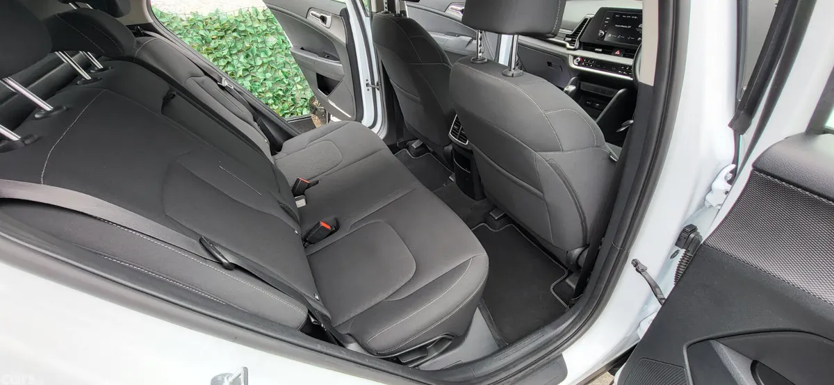 Kia Sportage SUV, Diesel Hybrid, 2023, White