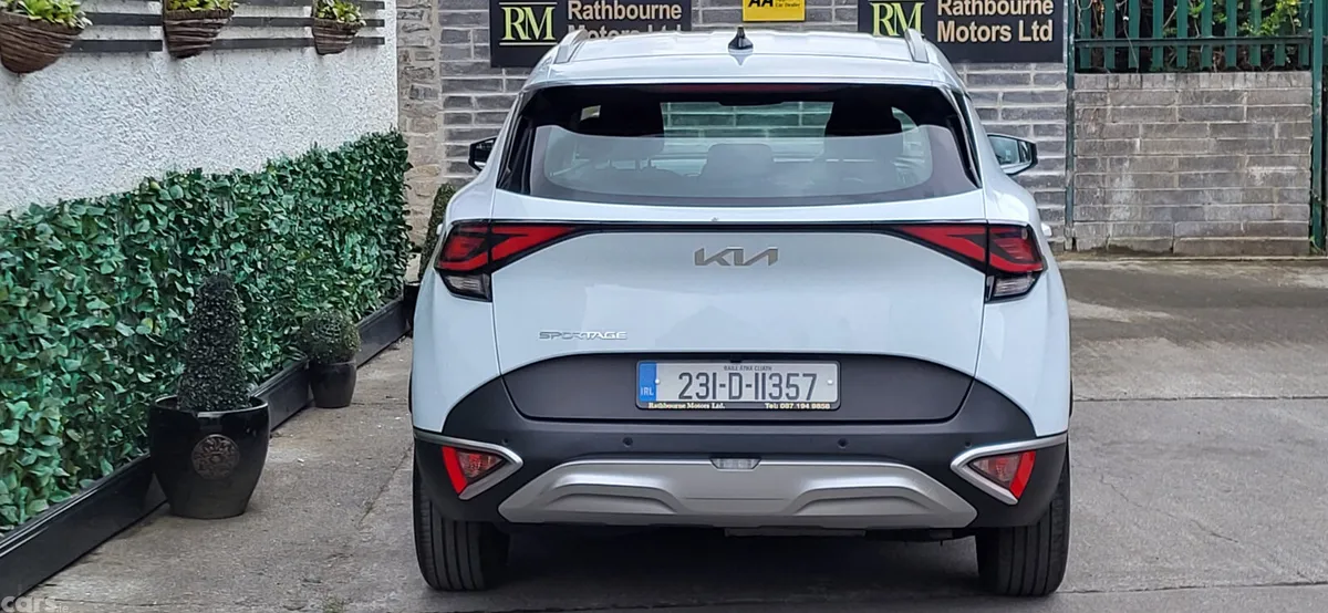 Kia Sportage SUV, Diesel Hybrid, 2023, White