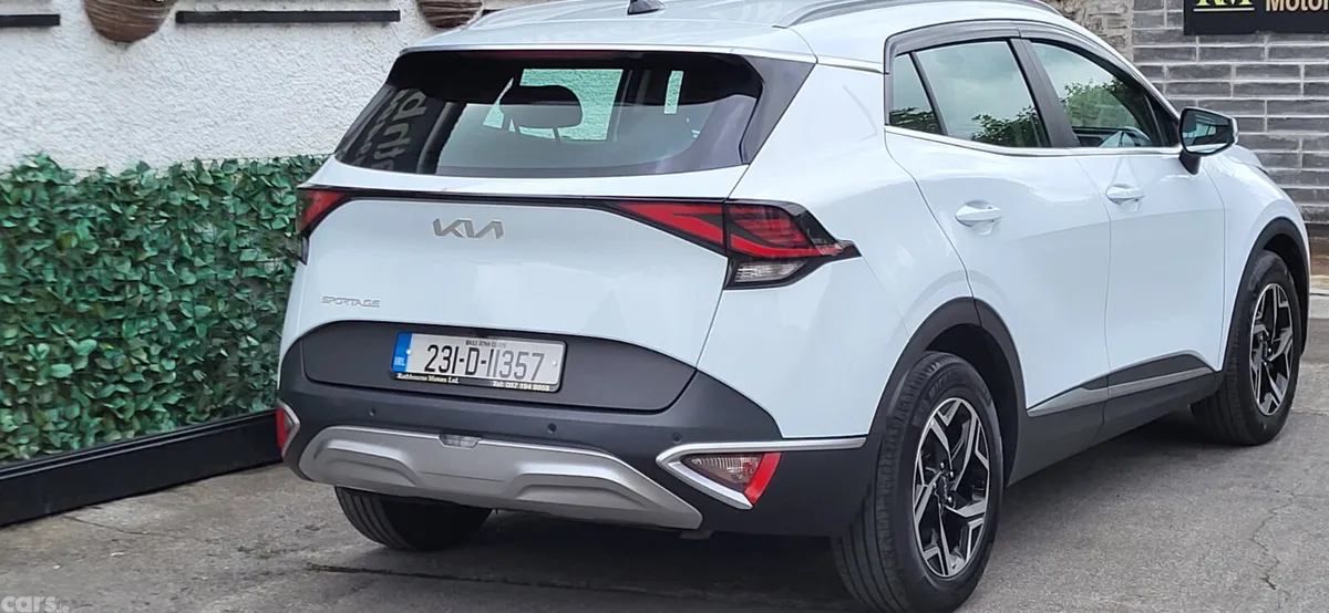 Kia Sportage SUV, Diesel Hybrid, 2023, White