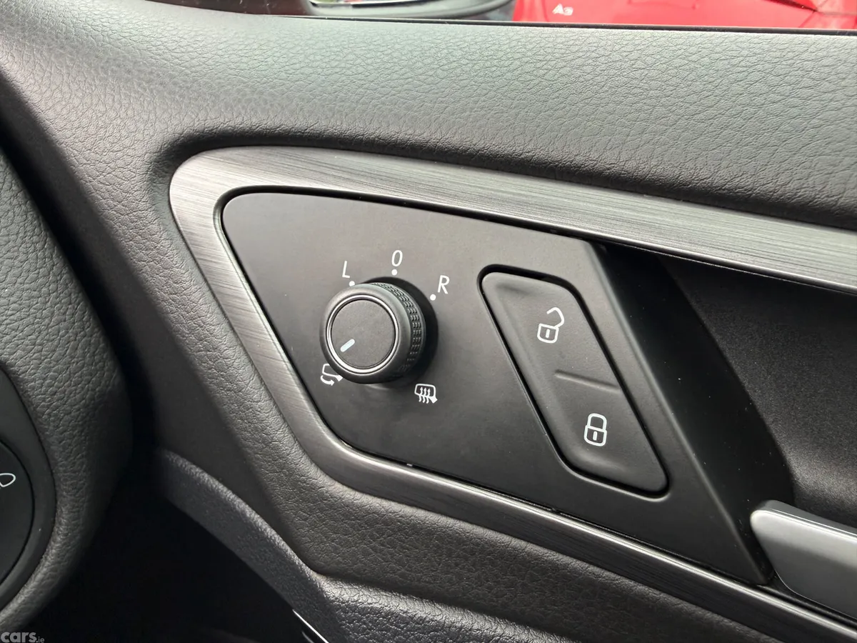 Volkswagen Golf Hatchback, Petrol, 2018, Red