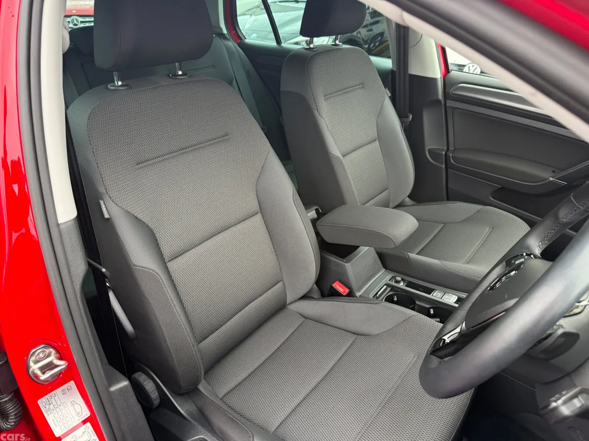 Volkswagen Golf Hatchback, Petrol, 2018, Red