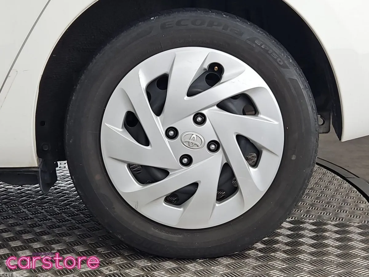 Toyota Aqua Hatchback, Petrol Hybrid, 2021, White