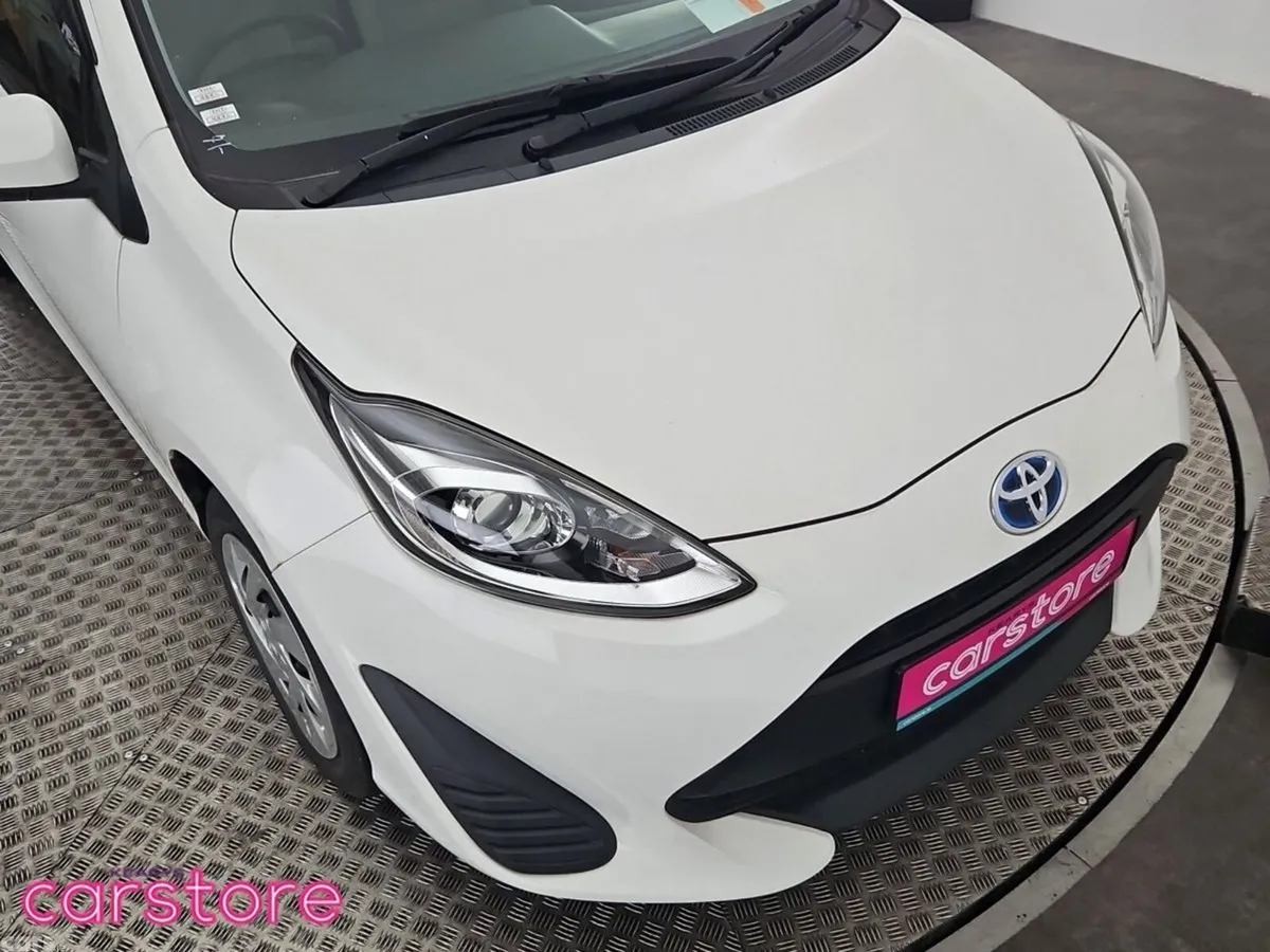 Toyota Aqua Hatchback, Petrol Hybrid, 2021, White