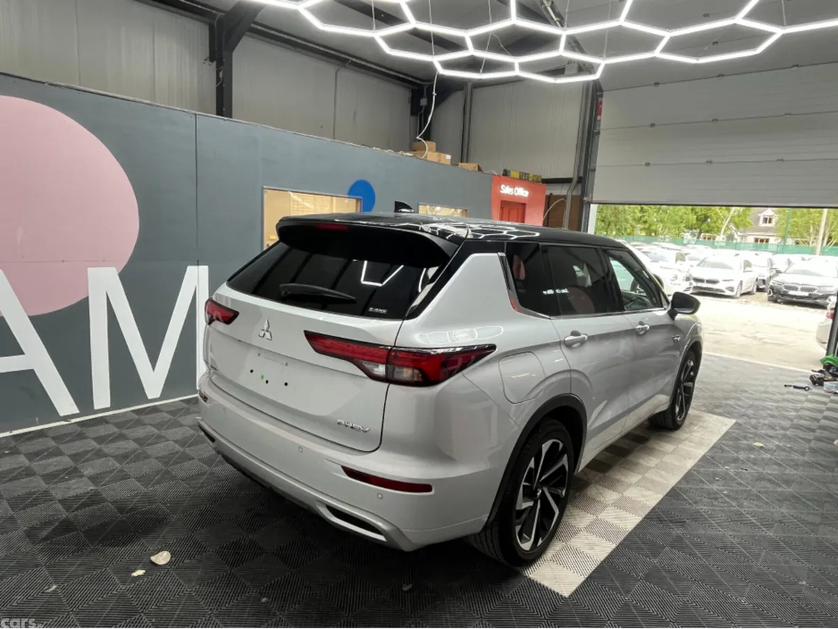 Mitsubishi Outlander SUV, Petrol Plug-in Hybrid, 2024, White