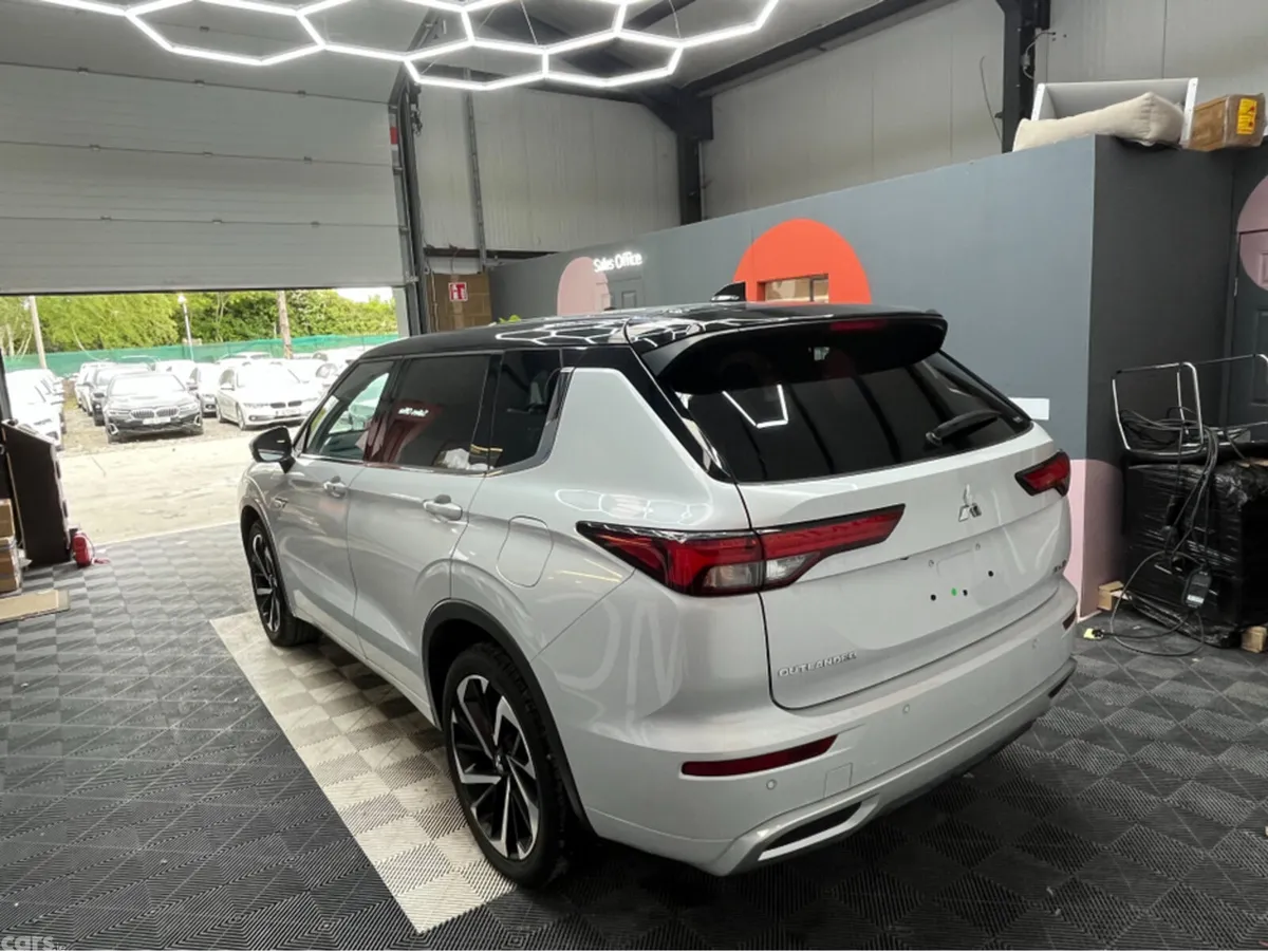 Mitsubishi Outlander SUV, Petrol Plug-in Hybrid, 2024, White