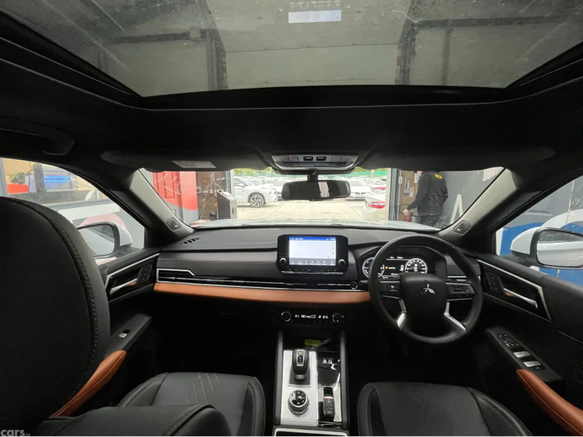 Mitsubishi Outlander SUV, Petrol Plug-in Hybrid, 2024, White