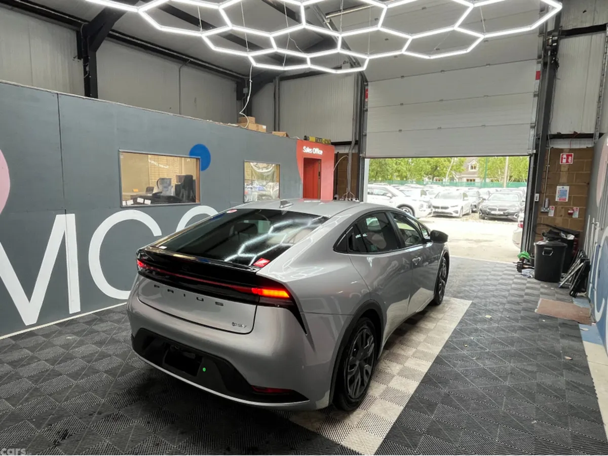 Toyota Prius Saloon, Petrol Hybrid, 2025, Silver