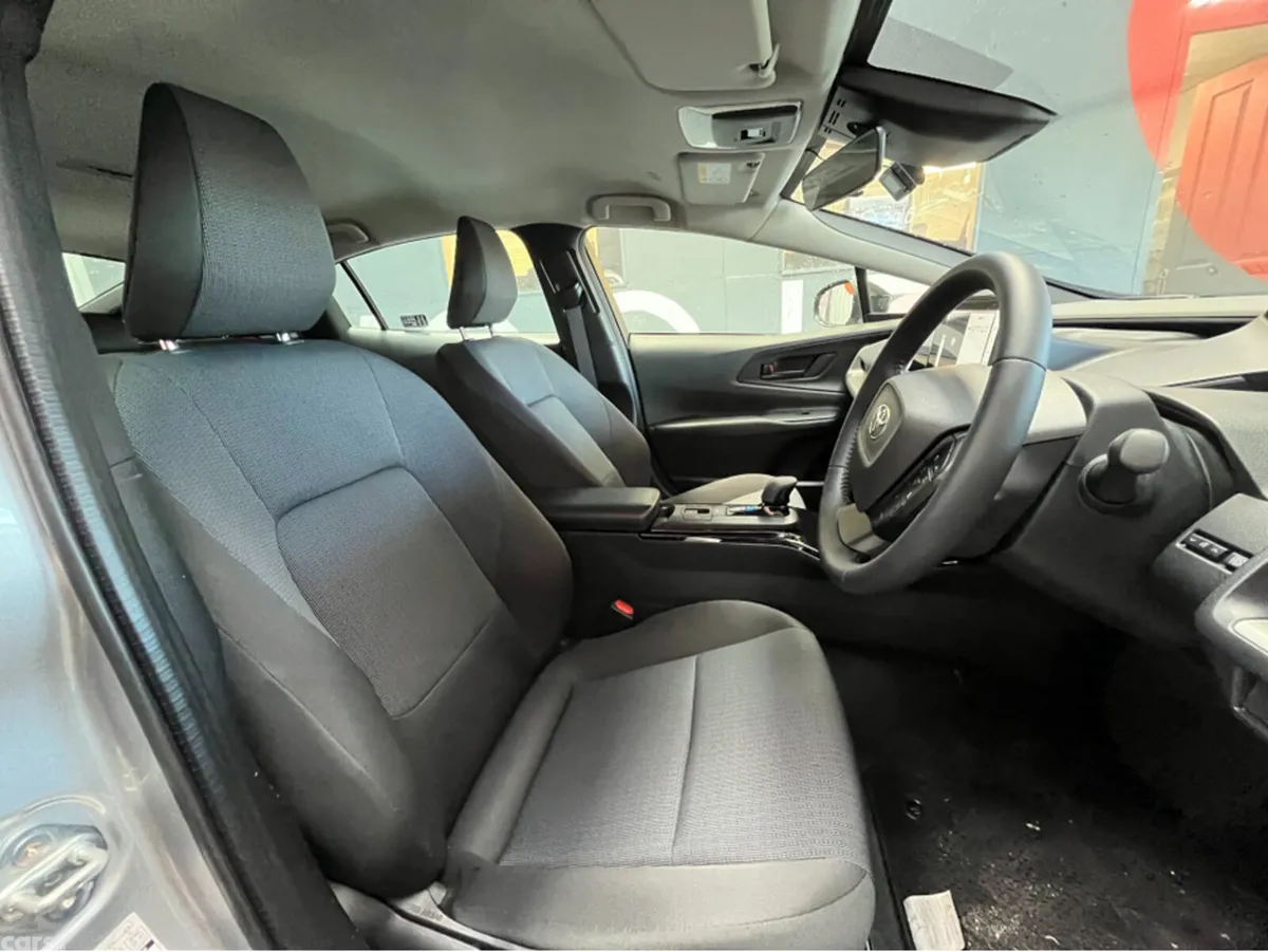 Toyota Prius Saloon, Petrol Hybrid, 2025, Silver