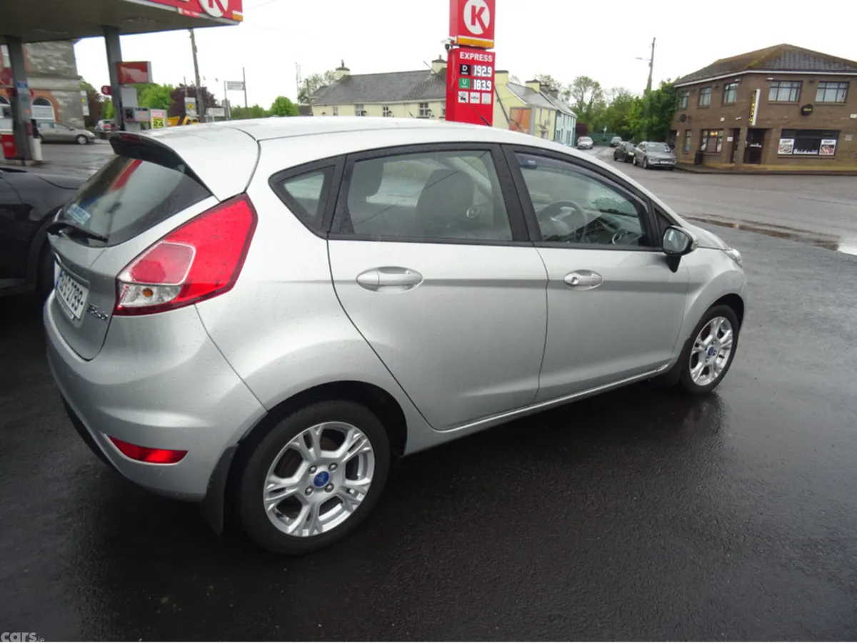 Ford Fiesta Hatchback, Petrol, 2015, Silver