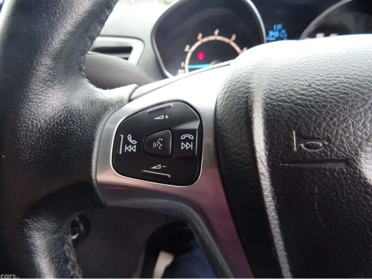 Ford Fiesta Hatchback, Petrol, 2015, Silver
