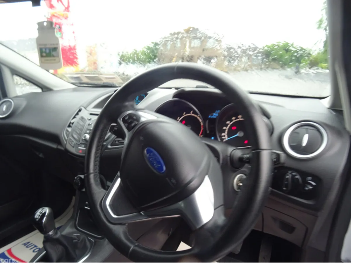 Ford Fiesta Hatchback, Petrol, 2015, Silver