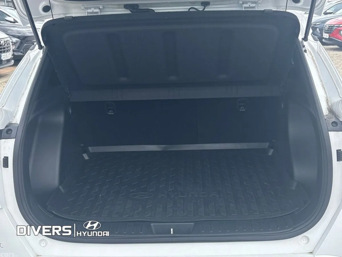 Hyundai KONA MPV, Petrol, 2024, White