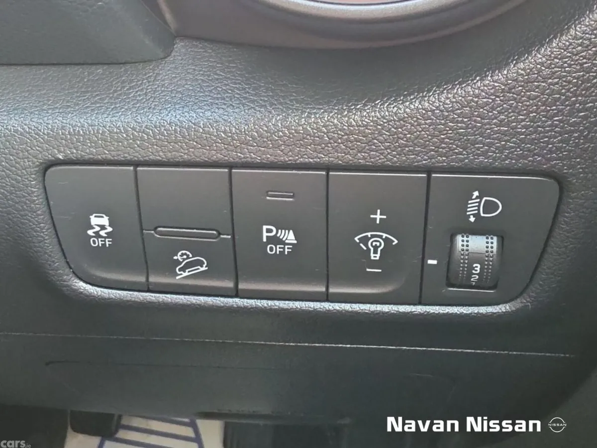 Hyundai KONA MPV, Petrol, 2021, Red