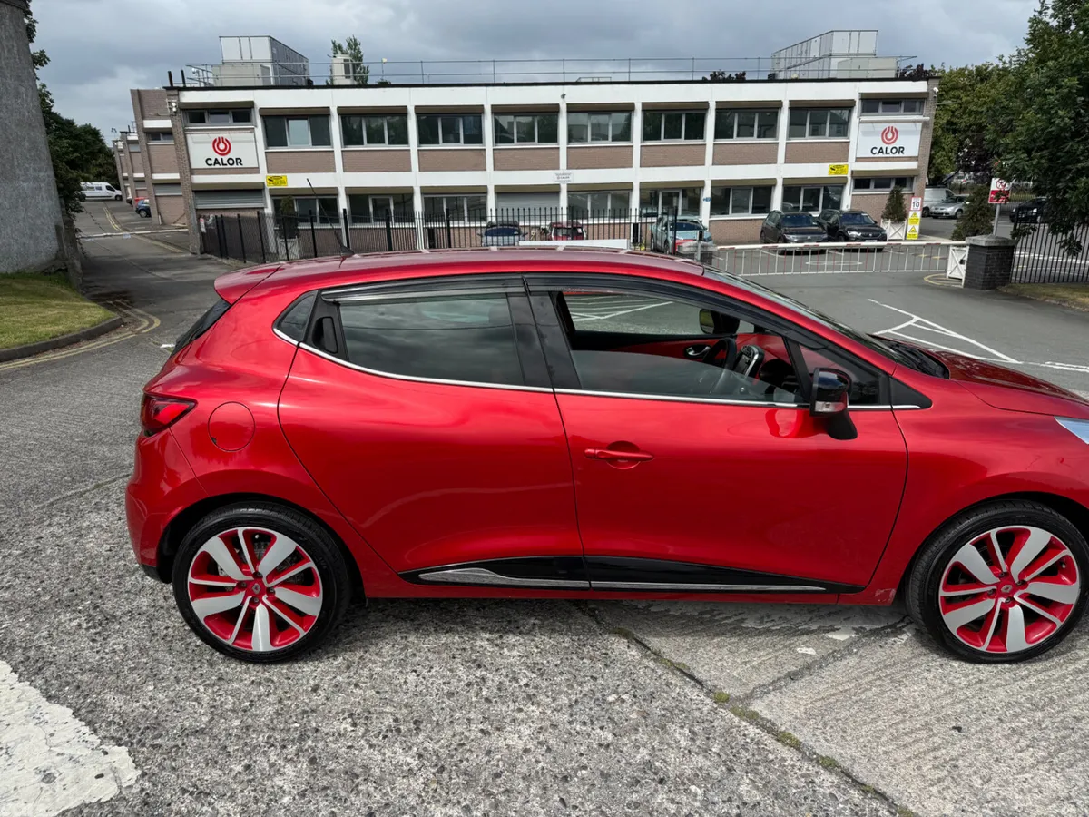 Renault Clio Hatchback, Petrol, 2016, Red