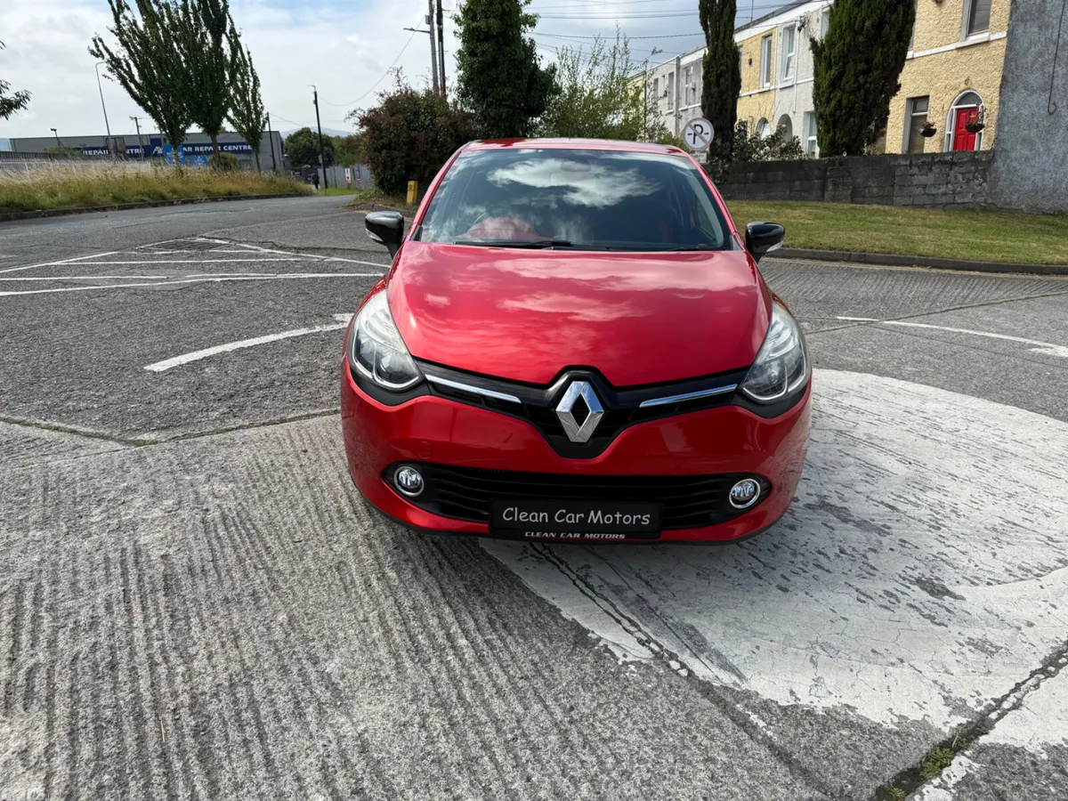 Renault Clio Hatchback, Petrol, 2016, Red