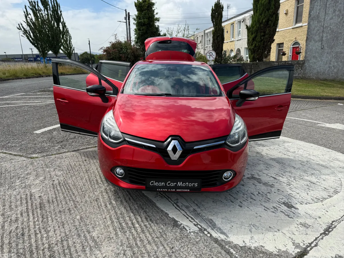 Renault Clio Hatchback, Petrol, 2016, Red
