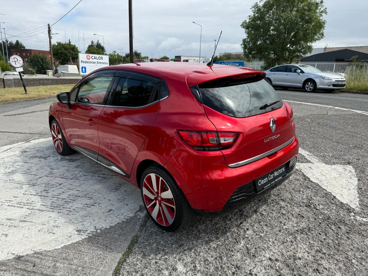 Renault Clio Hatchback, Petrol, 2016, Red