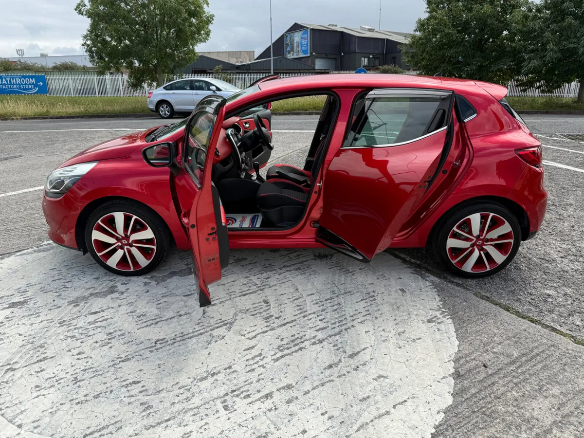 Renault Clio Hatchback, Petrol, 2016, Red