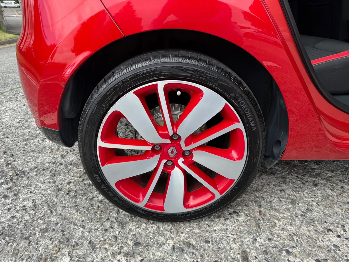 Renault Clio Hatchback, Petrol, 2016, Red