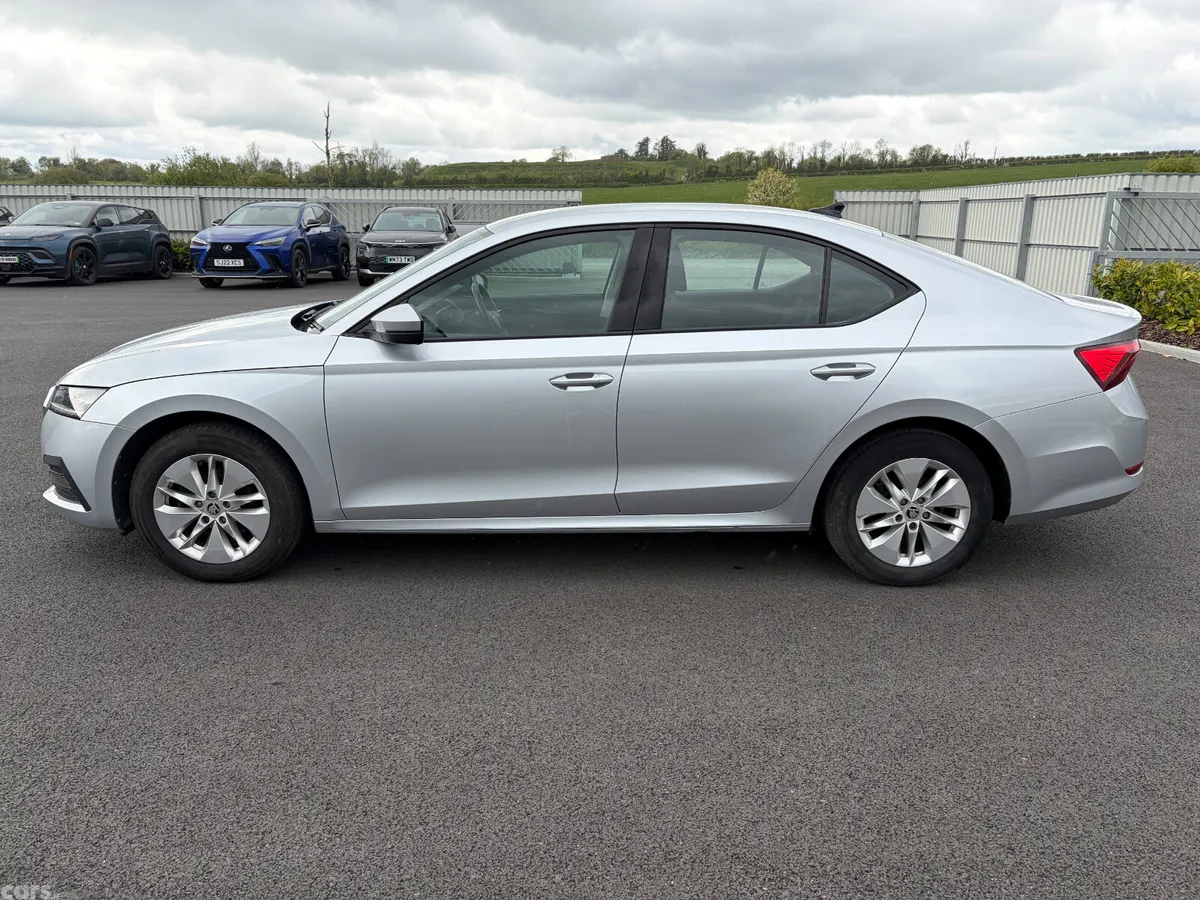Skoda Octavia Hatchback, Diesel, 2022, Silver