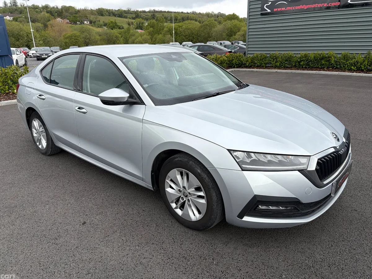 Skoda Octavia Hatchback, Diesel, 2022, Silver