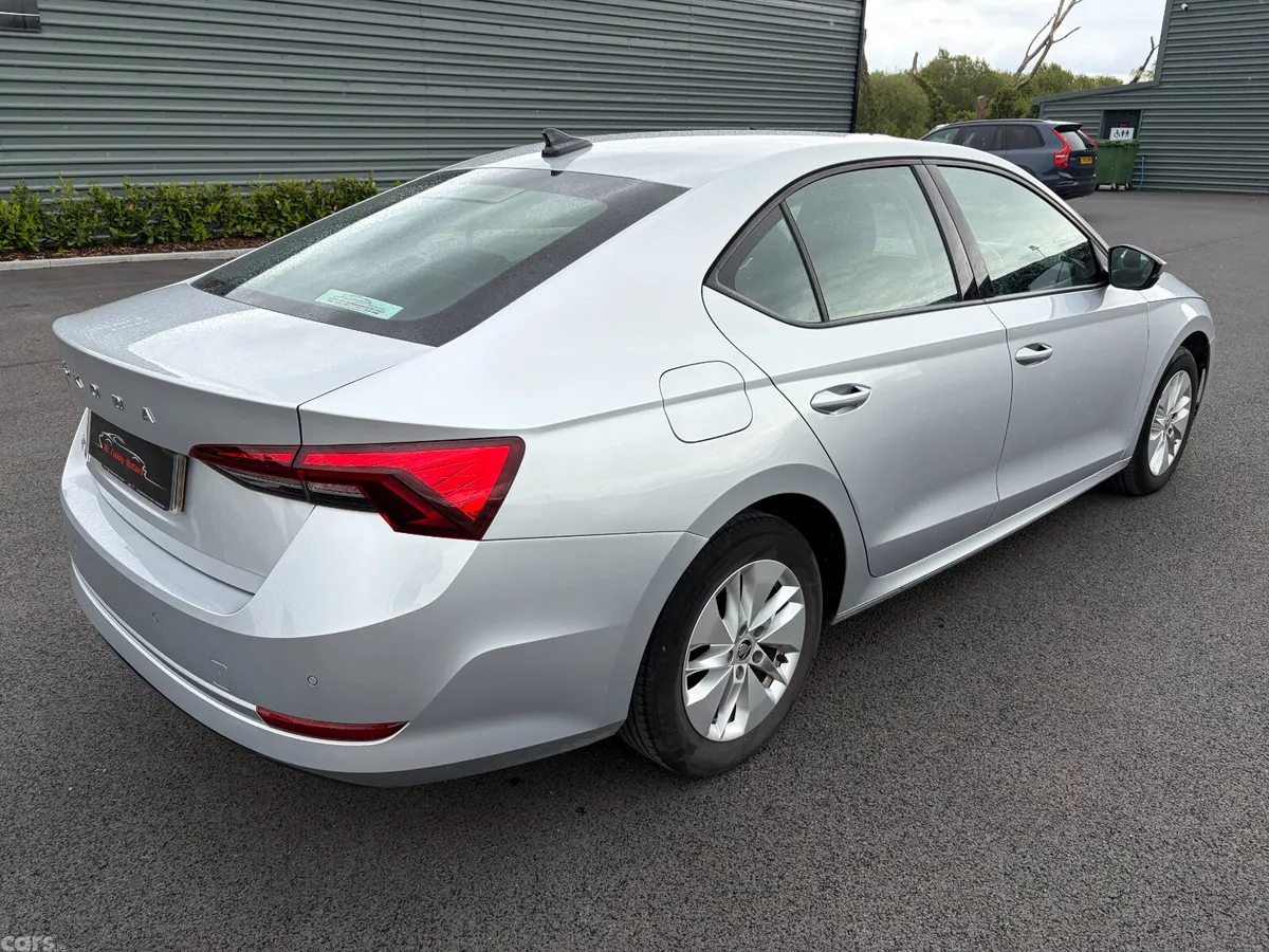 Skoda Octavia Hatchback, Diesel, 2022, Silver